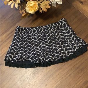 NWT Forever Medium Black & white floral miniskirt